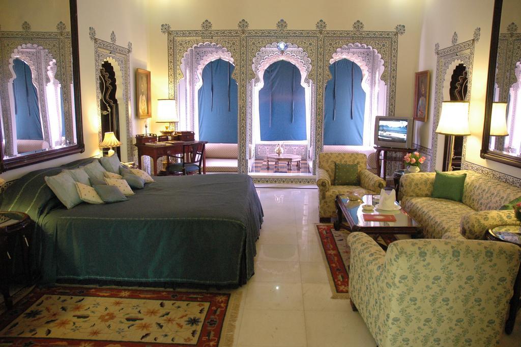 Royal Suite with Round Trip Airport Transfer, Complimentary Two-way Airport Transfer, 10% off on food & beverages with a Buffet spread, Complimentary Laundry service for upto 2 clothing item(s)